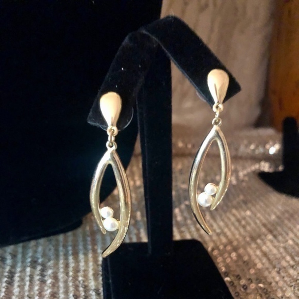 🌸Glold, pearl, wishbone earrings🌺💕🌸